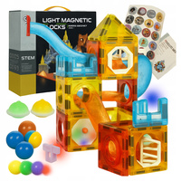 Magnetyczne klocki konstrukcyjne z kulkami LED i książką wzorów z rynnami